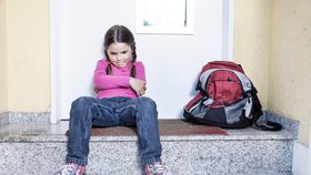 Chcete své dítě hned na začátku školního roku naštvat? Tak mu preventivně zakažte chození ven s kamarády či něco podobného.