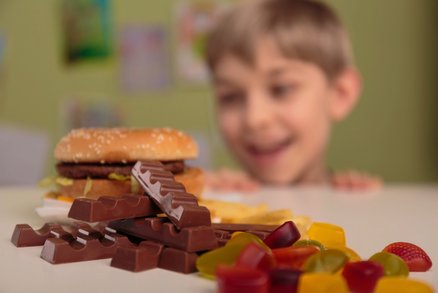 Děti závislé na cukru: Od kdy mají dostávat sladkosti? V roce, v pěti, nebo nikdy?  