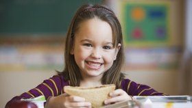 Jídlo, které dáváte dětem s sebu do školy, je velmi důležité