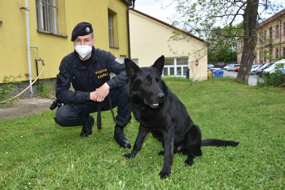 Policista David Vlček (29) se svým psem Olarem (5)