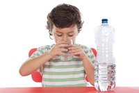 První hospitalizace kvůli nebezpečné minerálce z Česka: Napilo se malé dítě!