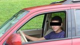Hoch (13) se vloupal do školy, ukradl auto a havaroval. Nebylo to poprvé