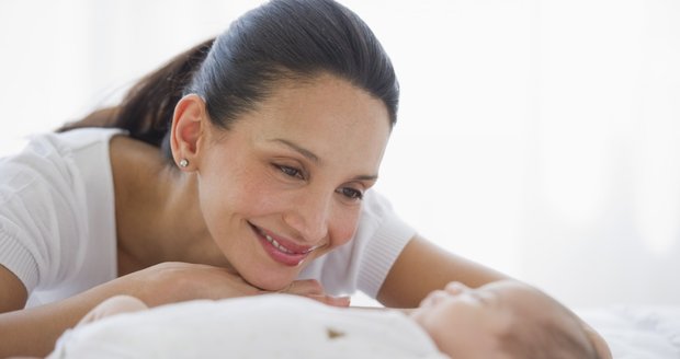 Mít první dítě po čtyřicítce může být pro některé ženy splněný sen.