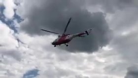 Zraněného chlapce převážel do plzeňské fakultní nemocnice záchranářský vrtulník.