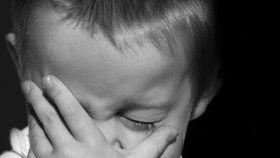 Loni se z rodin odebralo na 3,5 tisíce dětí, hlavním důvodem bývá zanedbání péče (ilustrační foto)