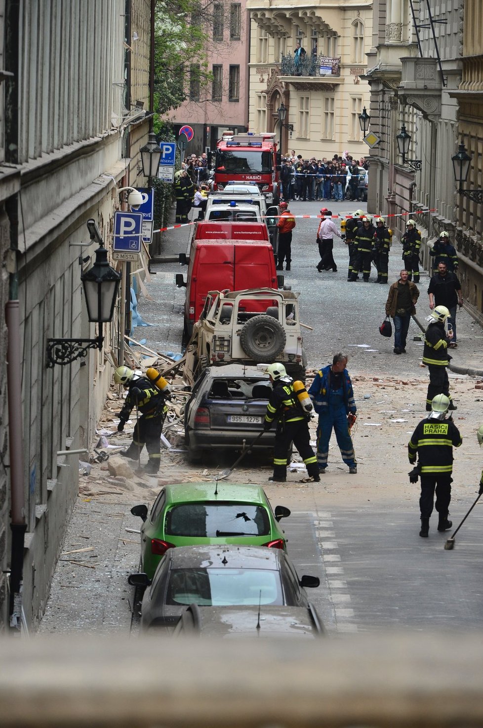 Celá oblast byla evakuována, protože nadále hrozila další exploze.