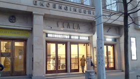 Budova na Jakubském náměstí číslo 5, kde má svůj provoz divadlo a kino, neprošla zásadní stavební změnou od 70. let minulého století.