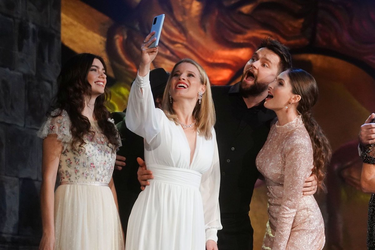 Oslava narozenin Divadla Broadway: Nelly Řehořová, Michaela Gemrotová, Pepa Vágner a Alžbeta Bartošová si dělali selfie.