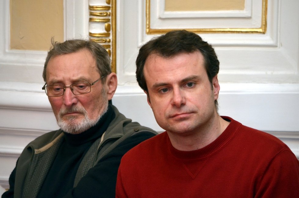 V civilu nosí Ladislav Frej brýle téměř pořád. Vpravo je představitel Bertieho Martin Sláma.