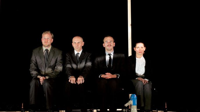 Divadlo komedie - Spílání publiku. Zleva: Martin Pechlát, Martin Finger, Stanislav Majer a Gabriela Míčová