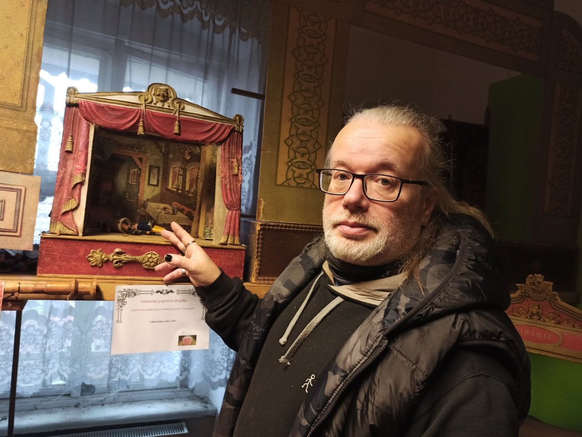Principál jaroměřského Boučkova loutkového divadla Roman Bedřich Bauer (57)