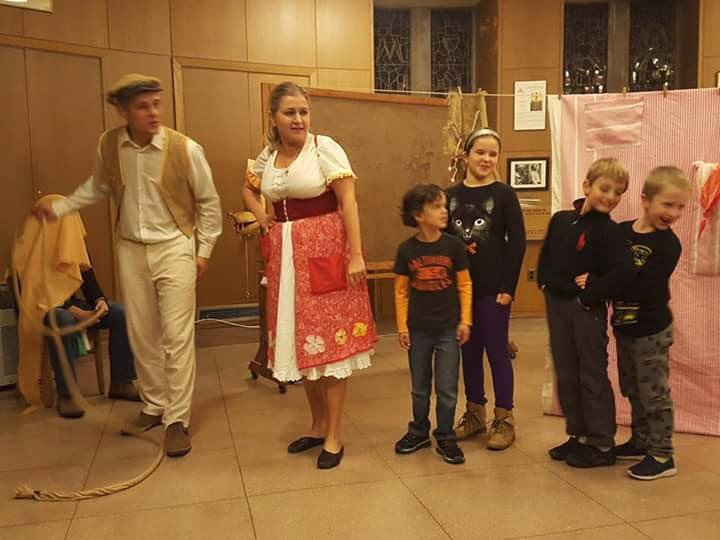 Divadelní představení Ententýky a Endele Vendele pomáhá českým dětem v zahraničí nezapomínat na rodný jazyk.