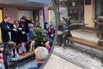 Koncem listopadu se před Divadlem Spejbla a Hurvínka objevil vánoční stormek, který mohly ozdobit přímo děti. Po pár dnech jej ale někdo ukradl.