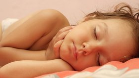 V kolik chodí vaše děti spát?