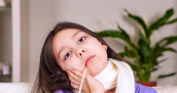 Zápal plic se letošní zimu šíří mezi dětmi i dospělými více než jindy.