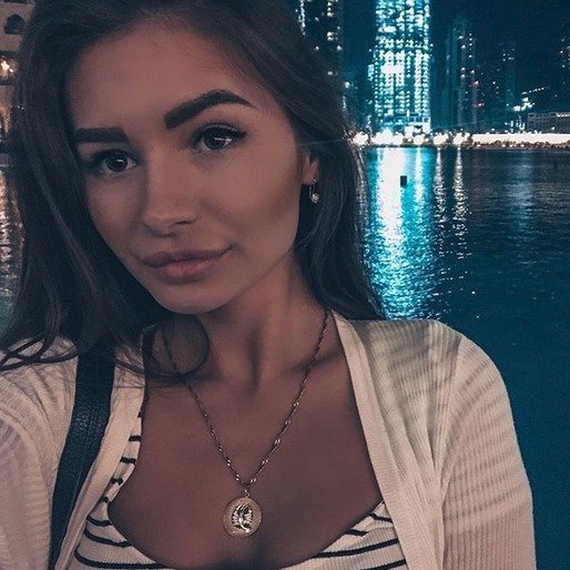 Ekaterina (23) v Dubaji