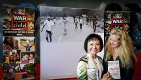 Kim Phuc Phan Thi se jako devítiletá dívka objevila na černobílé fotografii Nicka Uta