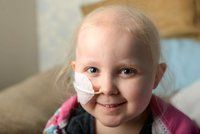Z kašlíku se stala rakovina: Dívenka (4) bojuje s nádorem, který ji dusí