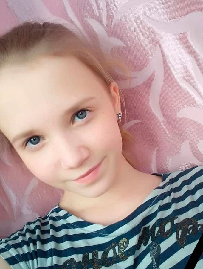 V Rusku zatáhli tři muži 13letou dívku do auta, znásilnili a zavraždili. Na nalezení těla se podílelo 600 dobrovolníků.