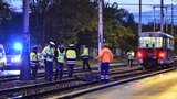 Tři kolize s tramvají za noc: Sraženi byli dva muži a jedna žena