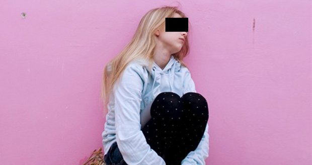 Patnáctiletý chlapec chtěl k narozeninám sex. Znásilnil svou bývalou přítelkyni.