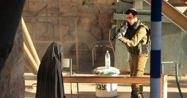 Trest pro mladou Palestinku (†18): Chtěla bodnout izraelského vojáka, za to schytala kulku