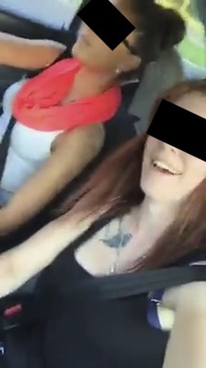 Řidička nepřežila, spolujezdkyně skončila s vážnými zraněními v nemocnici. Řidička nepřežila, spolujezdkyně skončila s vážnými zraněními v nemocnici.