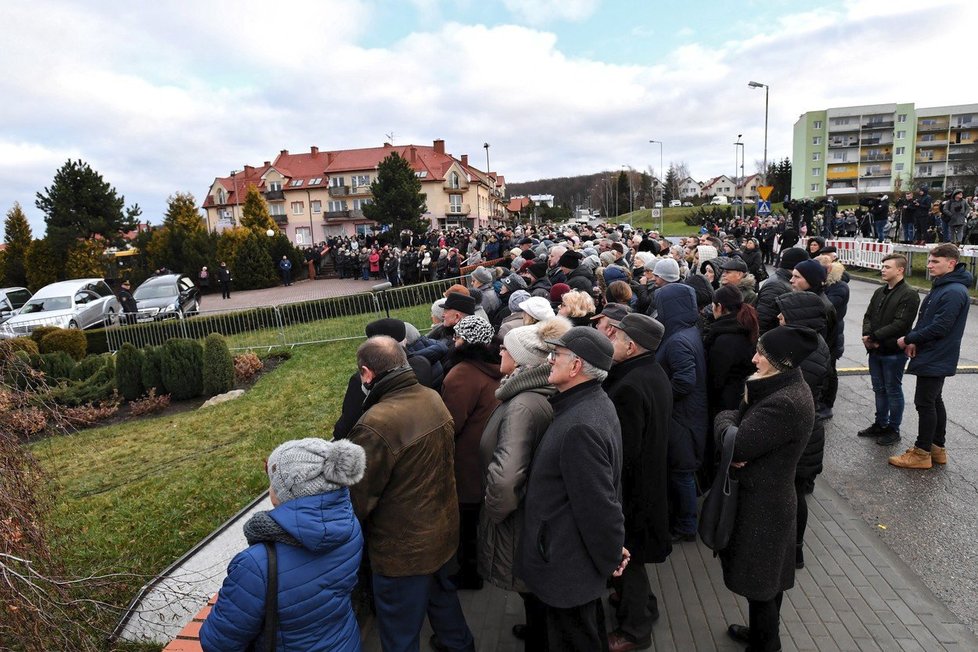 Pohřeb pětice dívek v Polsku