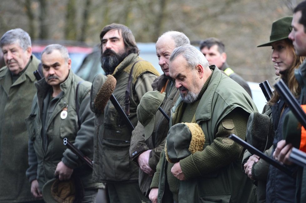 Myslivci v Praze v sobotu lovili divoká prasata, která se dlouhodobě vyskytují v okolí sídliště Černý Most i Dolních Počernic. Několikrát došlo i k napadení psa divočákem.