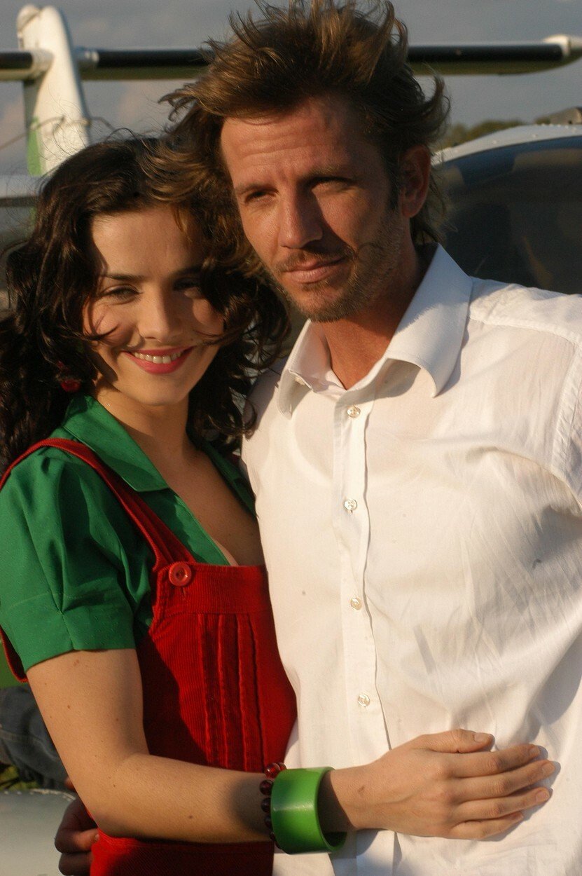 Úvodní znělka k telenovele Divoký anděl Cambio Dolor, který Natalia nazpívala, se stala doslova hitem.
