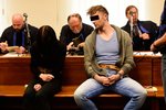 Vrchní soud v Olomouci zrušil Josefu K. a Evě G. trest 16 let vězení za vražedný útok na Františka Divokého, případ se vrací do Brna.