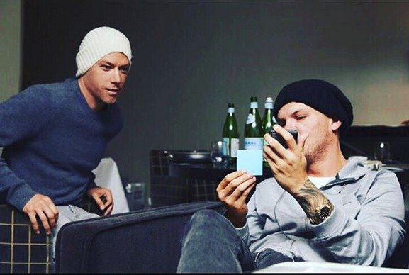 Přátelé Jesse Waits a DJ Avicii