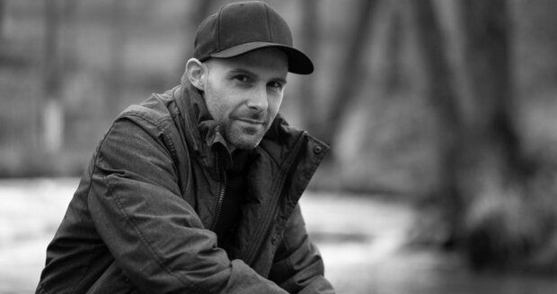 Hardstyle DJ Delete alias Ryan Biggs zemřel.