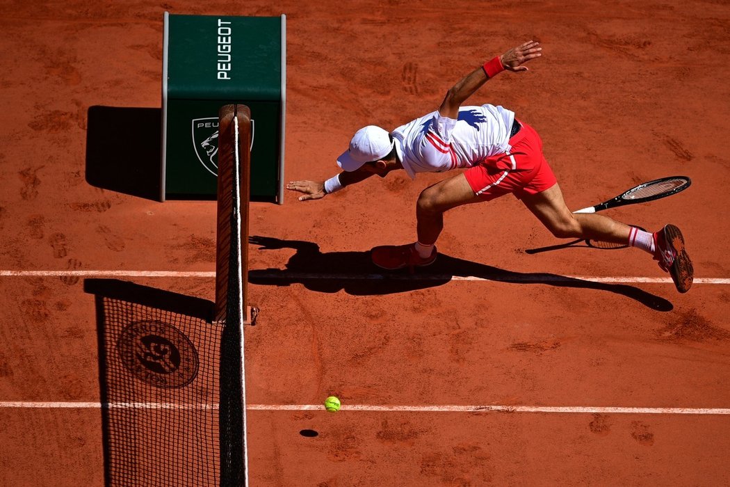 Novak Djokovič šel do finále Roland Garros proti Tsitsipasovi po hlavě