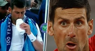 Djokovič v podezření: Co na kurtu inhaloval z tajemné lahvičky? Djokovič v podezření: Co na kurtu inhaloval z tajemné lahvičky?