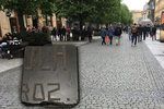 Dlažba v ulici Na Příkopě je tvořena ze židovských náhrobků.