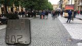Místo „kočičích hlav“ židovské náhrobky: V Praze po nich nevědomky chodí tisíce lidí