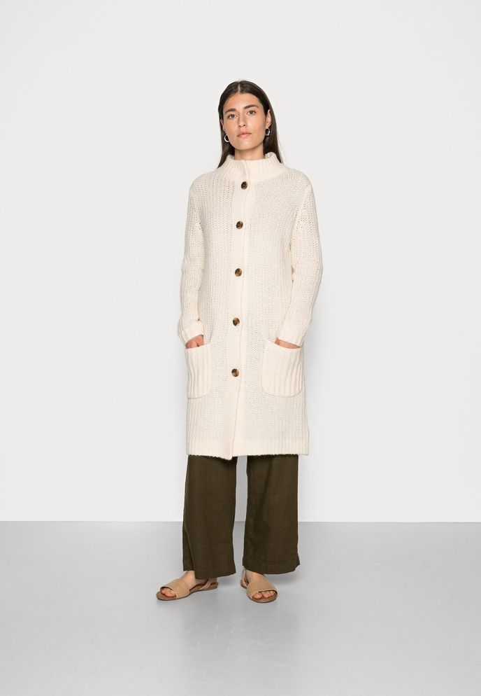 Esprit, 1930, zalando.cz Esprit, 1930, zalando.cz