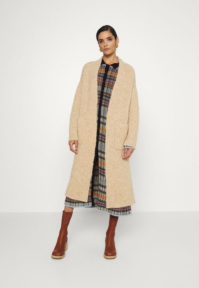 Riani, 9480 Kč, zalando.cz Riani, 9480 Kč, zalando.cz