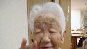 Kane Tanaka (115 let) se stala nejstarší člověkem planety po úmrtí 117leté Chiyo Miyako