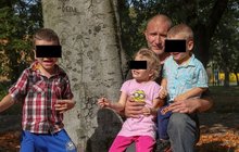 Zadlužil se, umřela mu žena! Se 3 dětmi v »azyláku«