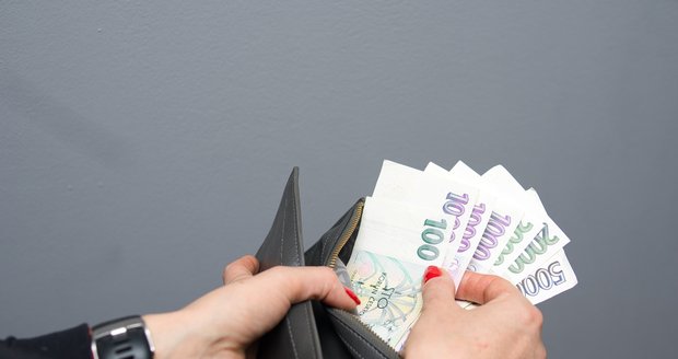 Štědrost při půjčování se třetině Čechů nevyplatí.