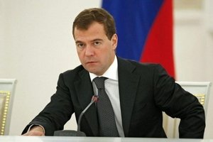 Ruský premiér Medveděv varuje před vyhlášením obchodní války.