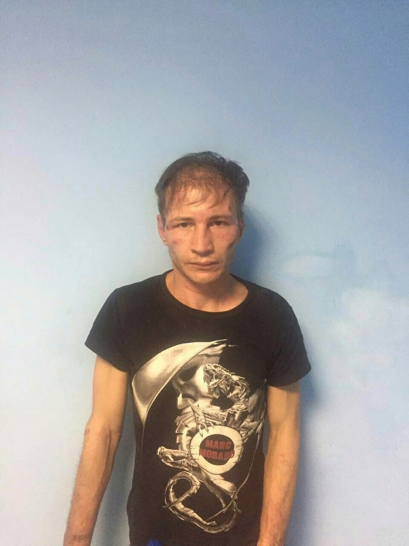 Dmitrij Bakšejev byl zatčen poté, co ztratil telefon, ve kterém byly hrozivé snímky jeho obětí.