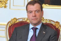 VIDEO: Medveděv vjel autem do lidí, selhaly brzdy