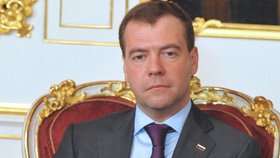 Ruský prezident Dmitrij Medveděv asi není moc dobrý řidič