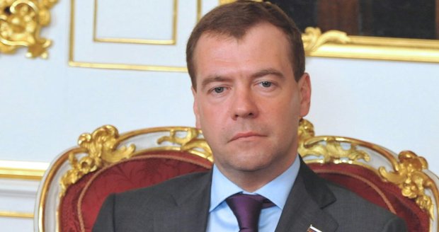 Ruský prezident Dmitrij Medveděv asi není moc dobrý řidič