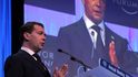 Dmitrij Medveděv hovoří na ekonomickém fóru v Davosu