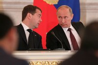 Zatčení Putina by bylo vyhlášením války, hřímá Medveděv. A hrozí zničením německého parlamentu