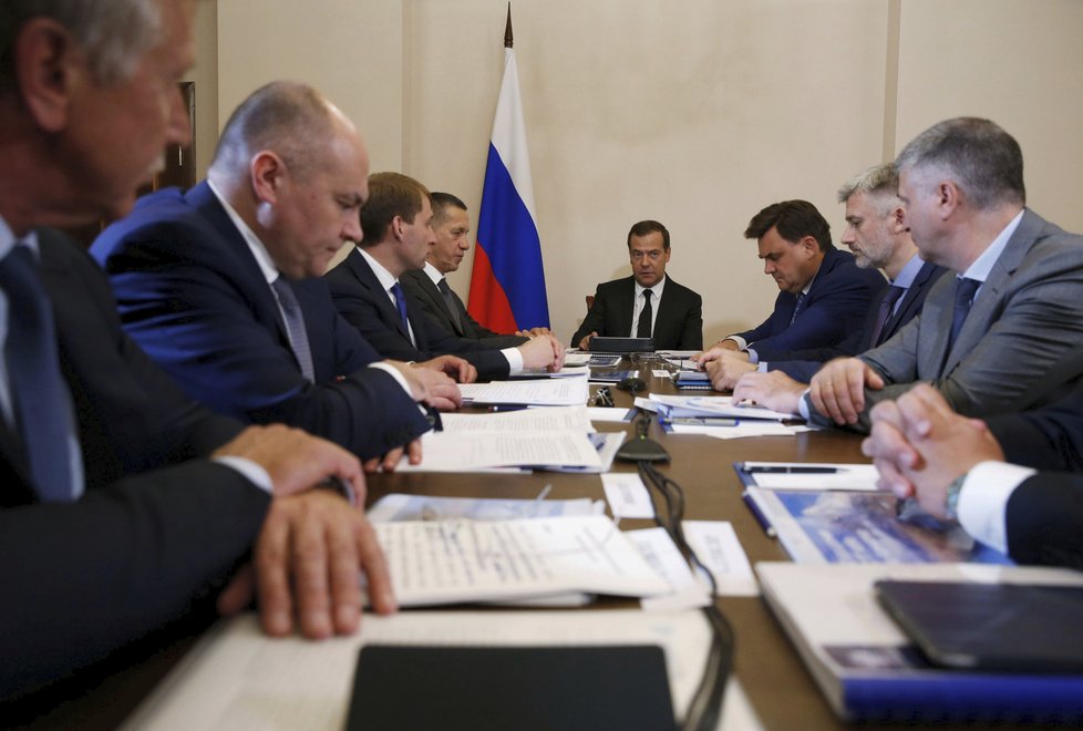 Ruský premiér Medveděv varoval před vyhlášením obchodní války.